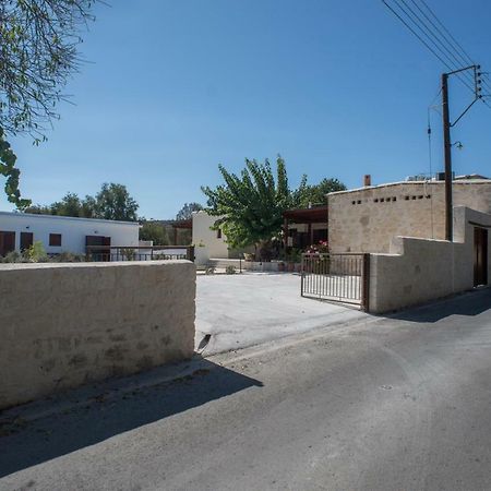 Chloe'S House Guest House Pano Akourdalia Exterior photo