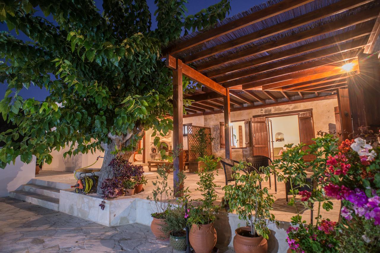 Chloe'S House Guest House Pano Akourdalia Exterior photo