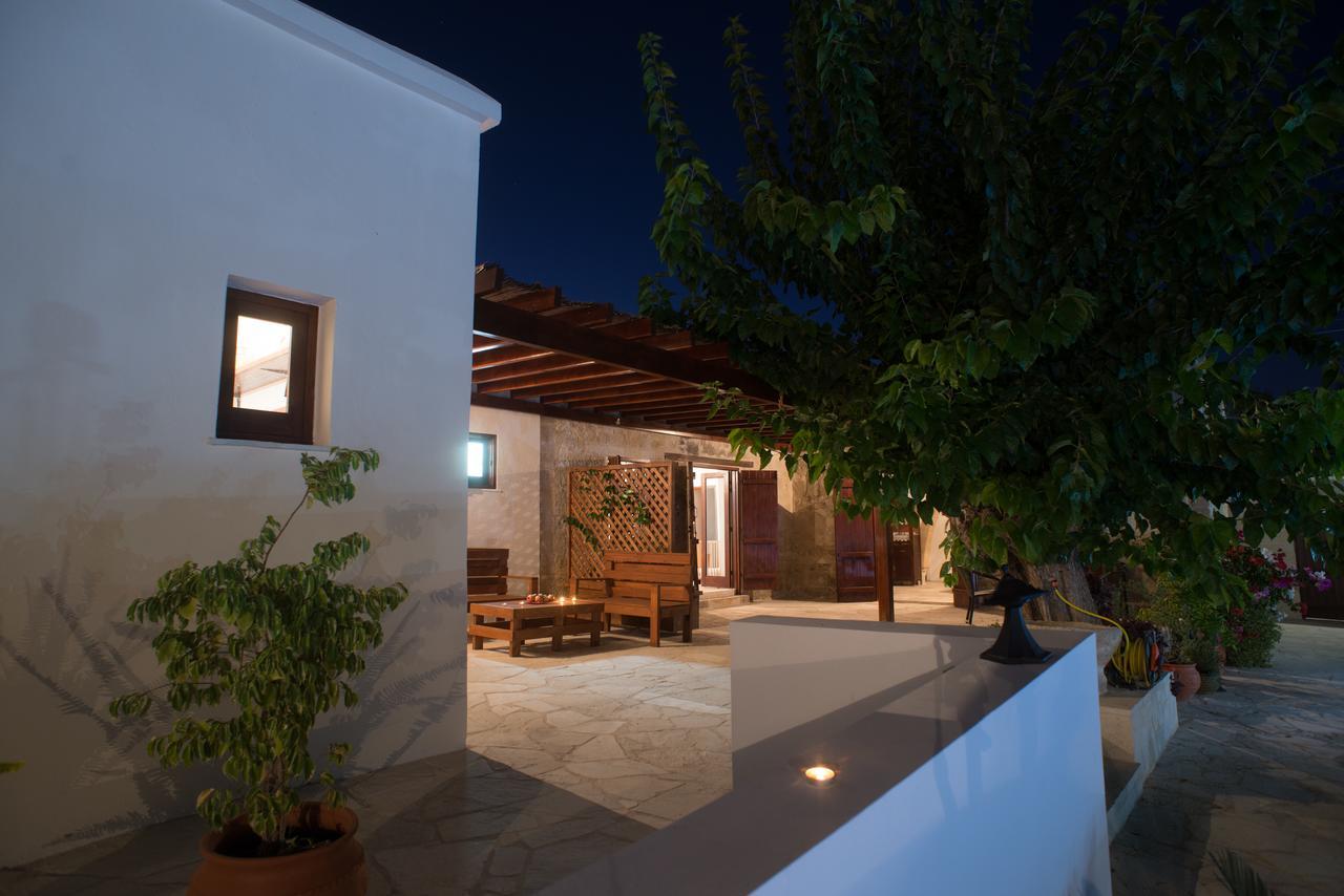 Chloe'S House Guest House Pano Akourdalia Exterior photo