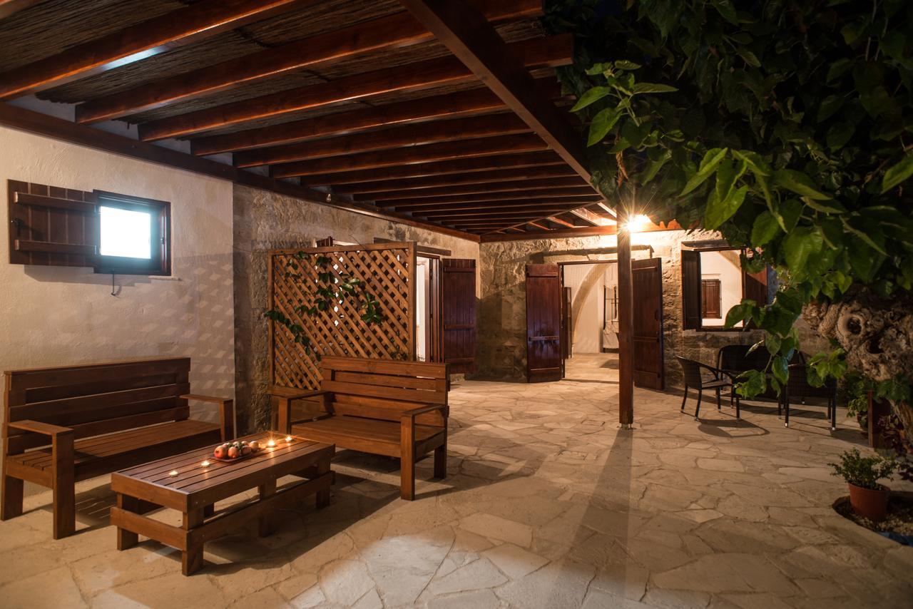 Chloe'S House Guest House Pano Akourdalia Exterior photo