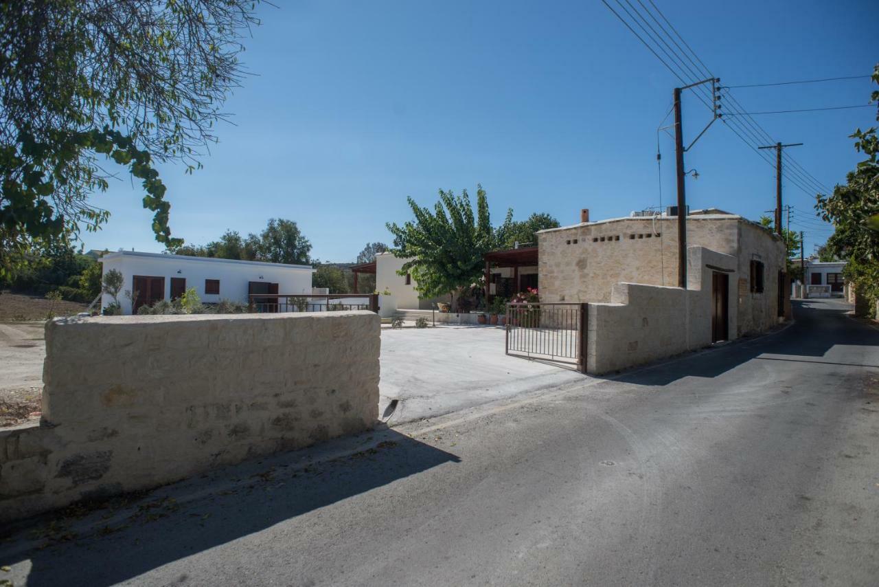 Chloe'S House Guest House Pano Akourdalia Exterior photo